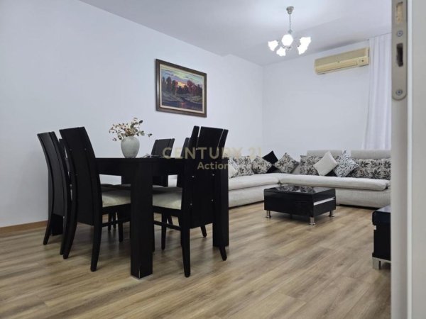 Tirane, jepet me qera apartament 2+1 Kati 3, 93 m² 700 €