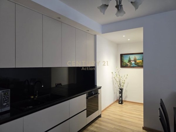 Tirane, jepet me qera apartament 2+1 Kati 3, 93 m² 700 €
