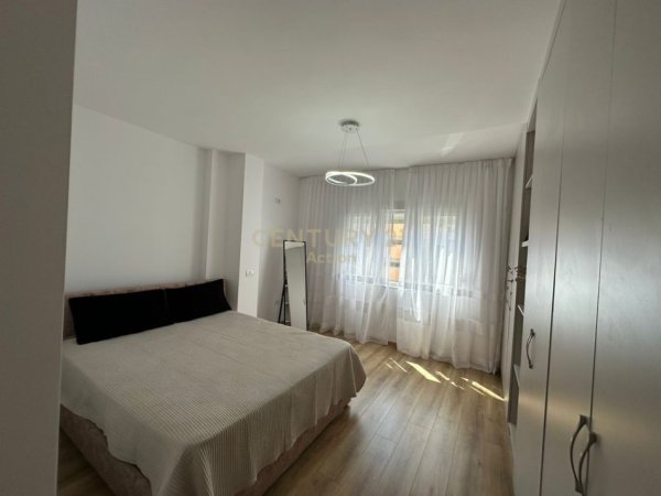 Tirane, jepet me qera apartament 2+1 Kati 3, 93 m² 700 €