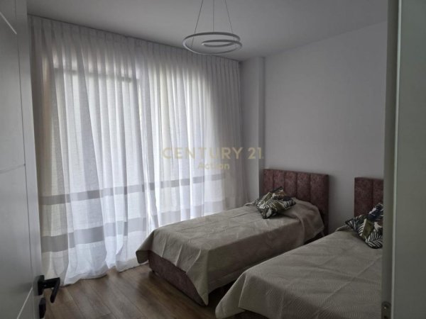 Tirane, jepet me qera apartament 2+1 Kati 3, 93 m² 700 €