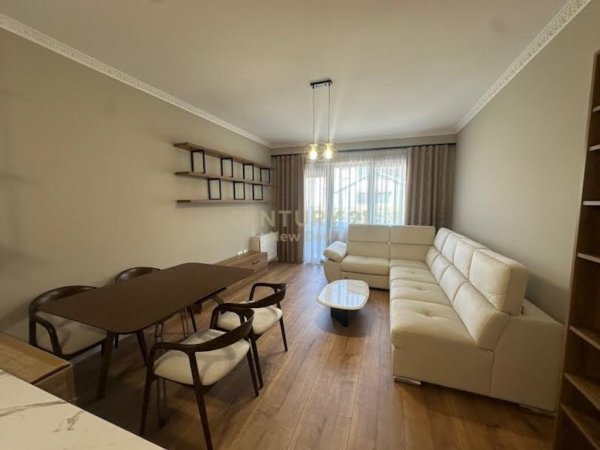 Tirane, jepet me qera apartament 2+1 Kati 4, 105 m² 1.000 € 