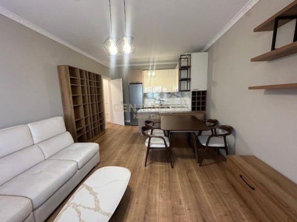 Tirane, jepet me qera apartament 2+1 Kati 4, 105 m² 1.000 € 