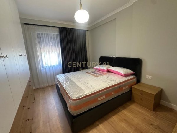 Tirane, jepet me qera apartament 2+1 Kati 4, 105 m² 1.000 € 