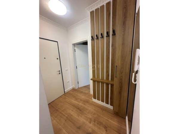Tirane, jepet me qera apartament 2+1 Kati 4, 105 m² 1.000 € 
