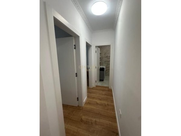 Tirane, jepet me qera apartament 2+1 Kati 4, 105 m² 1.000 € 