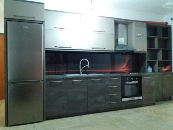 Tirane, jepet me qera apartament 1+1 Kati 2, 80 m² 800 € 