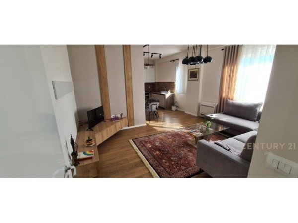 Tirane, jepet me qera apartament 1+1 Kati 7, 100 m² 750 € 
