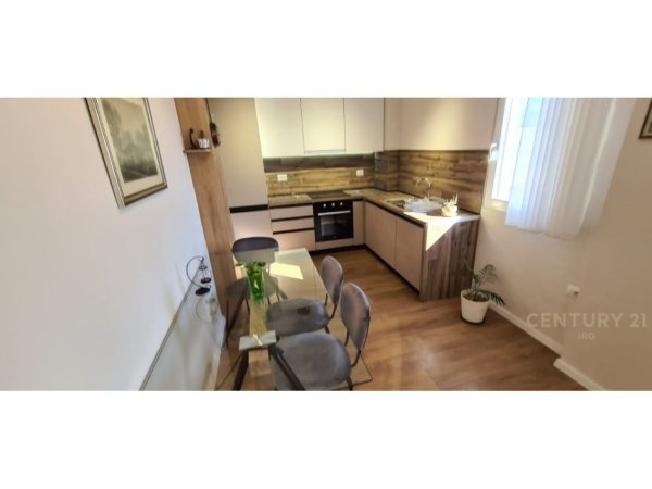 Tirane, jepet me qera apartament 1+1 Kati 7, 100 m² 750 € 
