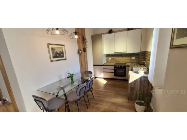 Tirane, jepet me qera apartament 1+1 Kati 7, 100 m² 750 € 