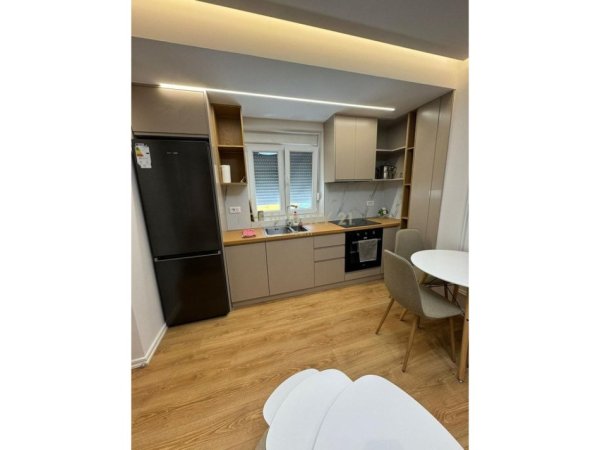 Tirane, jepet me qera apartament 1+1 Kati 1, 53 m² 600 € 
