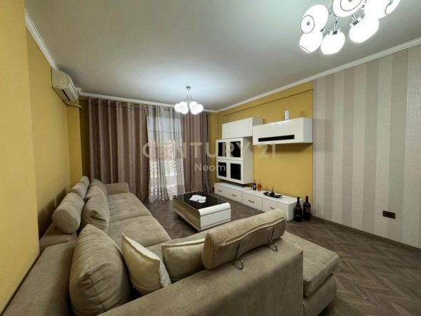 Tirane, jepet me qera apartament 2+1 Kati 3, 1.000 € 