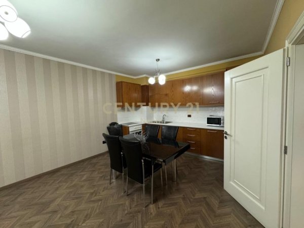 Tirane, jepet me qera apartament 2+1 Kati 3, 1.000 € 