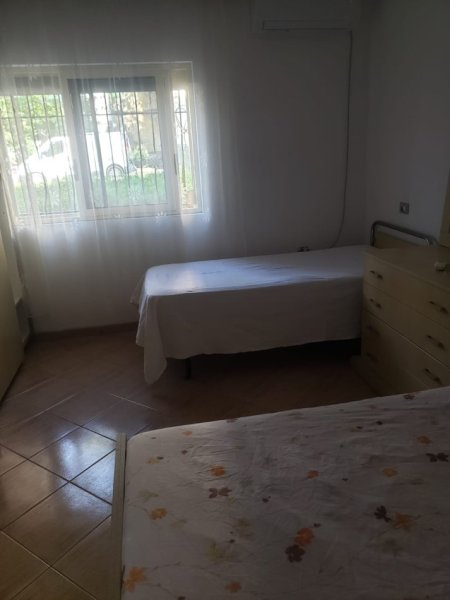 Tirane, jepet me qera apartament 1+1 Kati 1, 50 m² 350 € (Rruga Ali Visha)