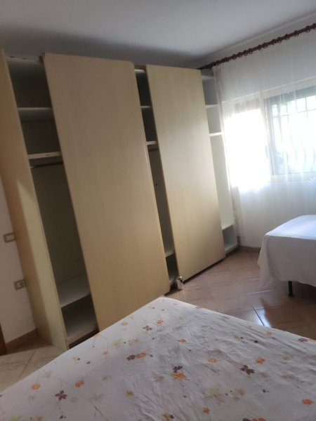Tirane, jepet me qera apartament 1+1 Kati 1, 50 m² 350 € (Rruga Ali Visha)