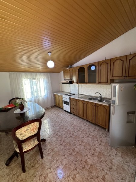 Tirane, jepet me qera shtepi 1+1+Ballkon Kati 3, 70 m² 400 € (Komuna e Parisit)