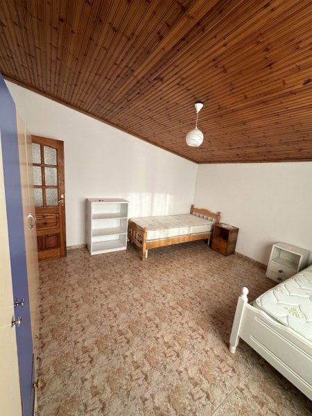 Tirane, jepet me qera shtepi 1+1+Ballkon Kati 3, 70 m² 400 € (Komuna e Parisit)