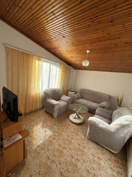Tirane, jepet me qera shtepi 1+1+Ballkon Kati 3, 70 m² 400 € (Komuna e Parisit)