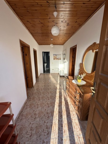 Tirane, jepet me qera shtepi 1+1+Ballkon Kati 3, 70 m² 400 € (Komuna e Parisit)