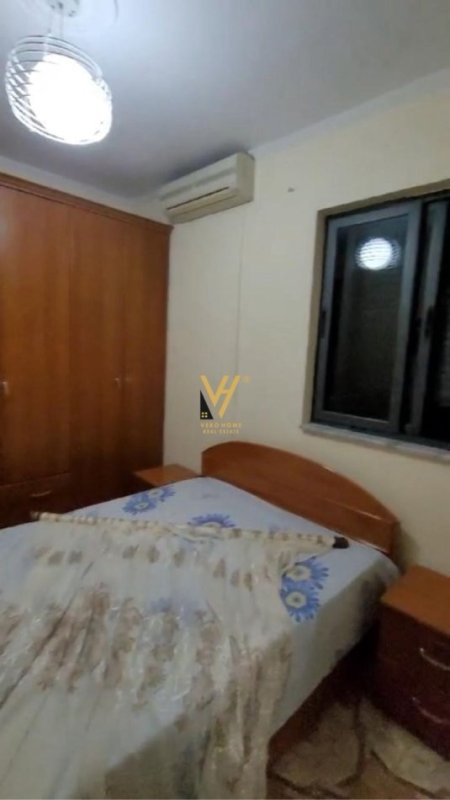 Tirane, jepet me qera apartament 1+1+Ballkon Kati 2, 55 m² 300 € (PALLATI ME SHIGJETA)