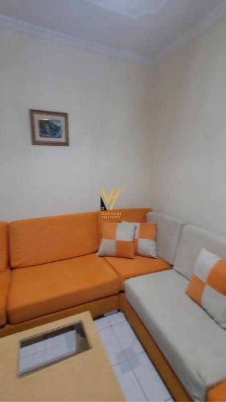 Tirane, jepet me qera apartament 1+1+Ballkon Kati 2, 55 m² 300 € (PALLATI ME SHIGJETA)