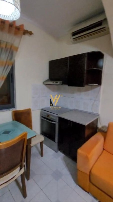 Tirane, jepet me qera apartament 1+1+Ballkon Kati 2, 55 m² 300 € (PALLATI ME SHIGJETA)