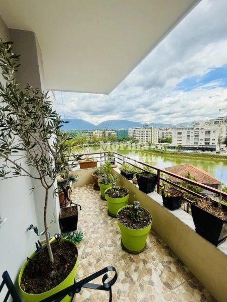 Tirane, jepet me qera apartament 2+1 Kati 4, 130 m² 1.000 € (Liqeni i Thate)