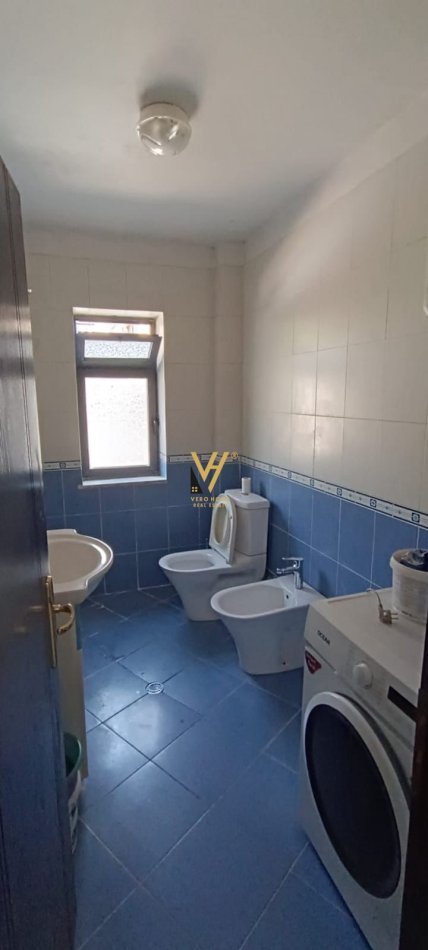 Tirane, jepet me qera apartament 2+1+Ballkon Kati 2, 70 m² 500 € (ALI DEMI)