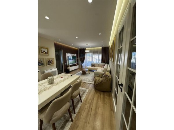 Tirane, shitet apartament 2+1+Aneks+Ballkon Kati 7, 112 m² 253.000 € (Xhamlliku e investuar ne detaje)