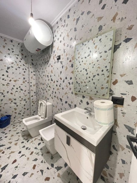 Tirane, shitet apartament 2+1+Ballkon Kati 3, 100 m² 155.000 € (Rruga e Kavajes)