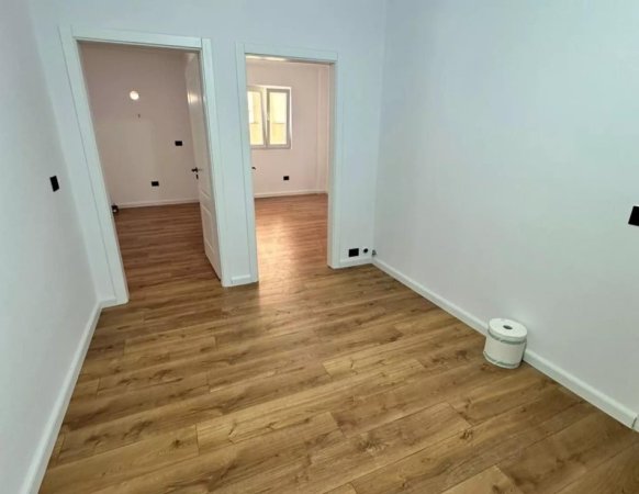 Tirane, shitet apartament 2+1+Ballkon Kati 3, 100 m² 155.000 € (Rruga e Kavajes)