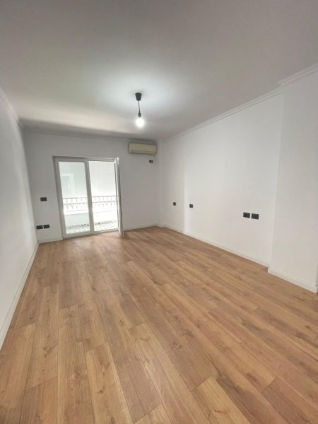 Tirane, shitet apartament 2+1+Ballkon Kati 3, 100 m² 155.000 € (Rruga e Kavajes)