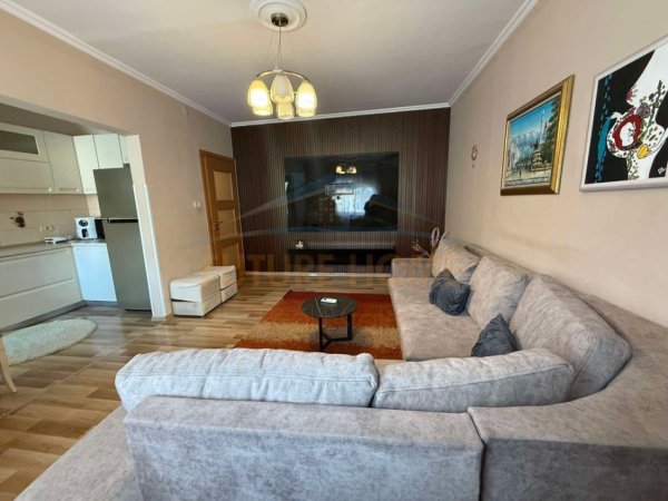 Tirane, shes apartament 1+1 Kati 3, 59 m² 128000€ (Prane pallatit me shigjeta)