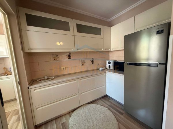 Tirane, shes apartament 1+1 Kati 3, 59 m² 128000€ (Prane pallatit me shigjeta)