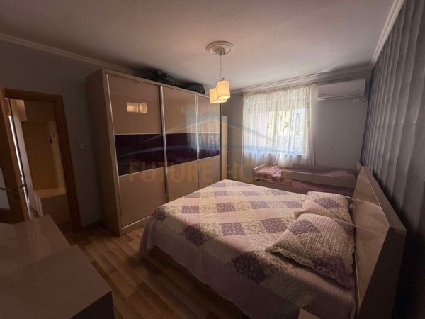 Tirane, shes apartament 1+1 Kati 3, 59 m² 128000€ (Prane pallatit me shigjeta)