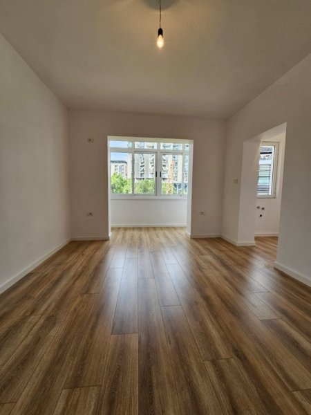 Tirane, shitet garsonier Kati 4, 32 m² 93.000 € (Qendër)