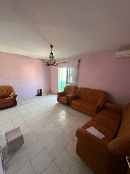 Tirane, shitet apartament 1+1 Kati 5, 60 m² 105.000 € (stacioni i trenit)