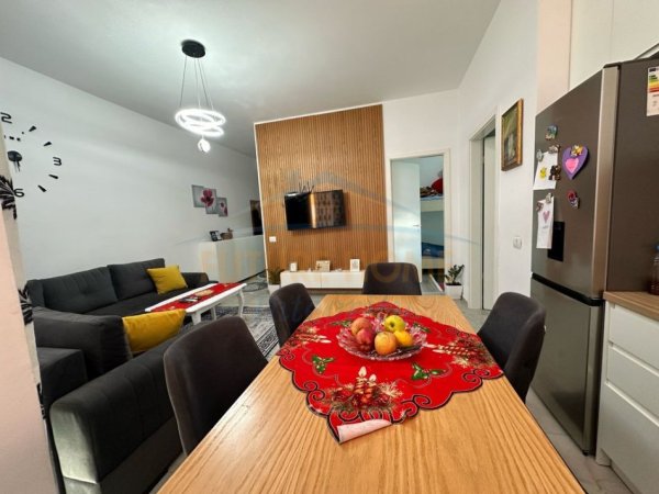 Shitet, Apartament 2+1, Kompleksi Mangalem, Tiranë.