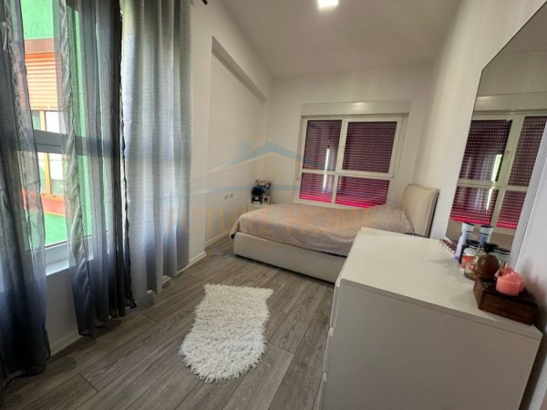 Shitet, Apartament 2+1, Kompleksi Mangalem, Tiranë.