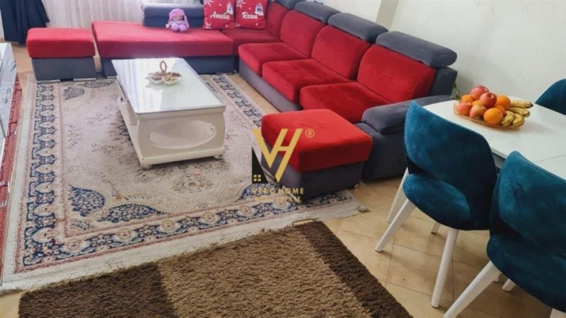 Tirane, jepet me qera apartament 1+1+Ballkon Kati 3, 73 m² 400 € (YZBERISHT)