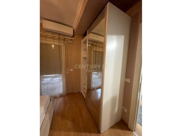Tirane, jepet me qera apartament 1+1 Kati 6, 70 m² 500 € (Ali demi)