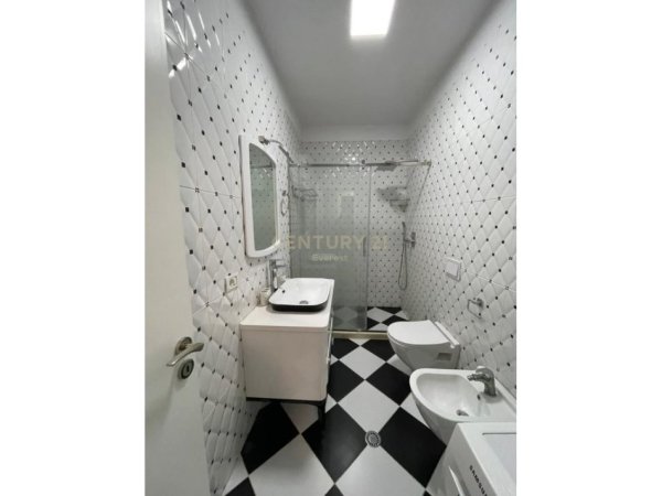 Tirane, jepet me qera apartament 1+1 Kati 6, 70 m² 500 € (Ali demi)