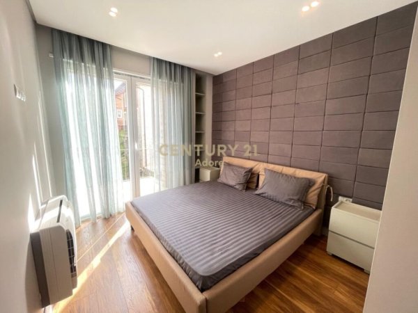 Tirane, jepet me qera apartament 2+1+Ballkon Kati 2, 115 m² 1.200 € 