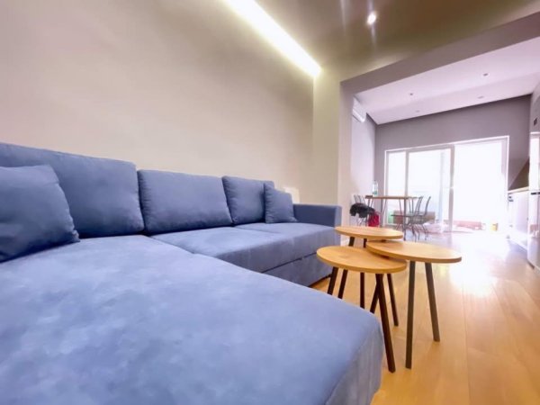 Tirane, shitet apartament 1+1 , 65 m² 159.000 € (Perballe me hyrjen e Myslym Shyrit)