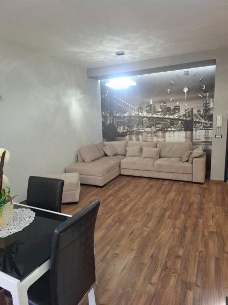 Tirane, jepet me qera apartament 2+1+Aneks+Ballkon Kati 3, 105 m² 420 € (Astir)