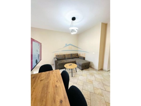 Tirane, jepet me qera apartament 1+1 Kati 15, 47 m² 650 € (Qendër, 9-katëshet)