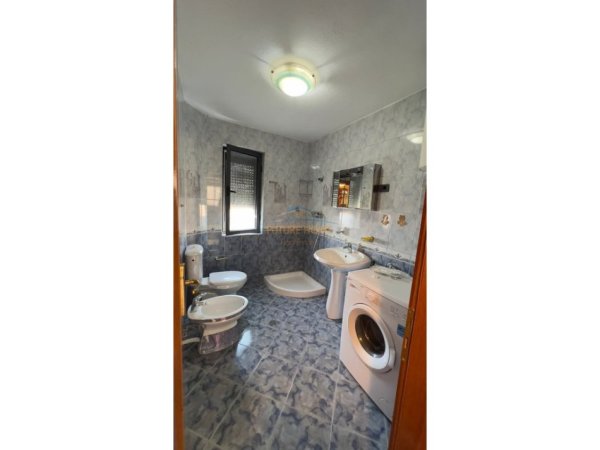 Shqiperi, jepet me qera apartament 2+1 Kati 5, 81 m² 450 € (Rrugen Ferit Xhajko)