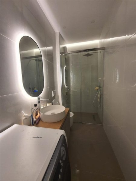 Tirane, jepet me qera apartament 1+1+Ballkon Kati 5, 70 m² 700 € (ndre mjeda)