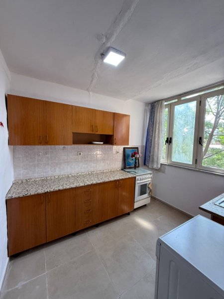 Tirane, jepet me qera apartament 3+1+Ballkon Kati 4, 85 m² 600 € (Mozaiku i Tiranes)