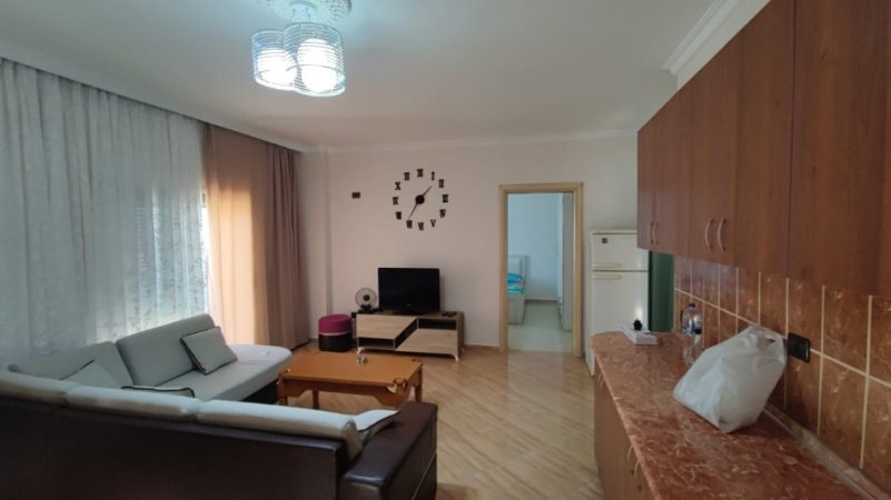 Tirane, jepet me qera apartament 2+1+Ballkon Kati 4, 95 m² 450 € (Rruga Loni Ligori Vero Kafe ASTIR)