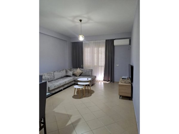 Tirane, jepet me qera apartament 2+1 Kati 3, 100 m² 450 € 